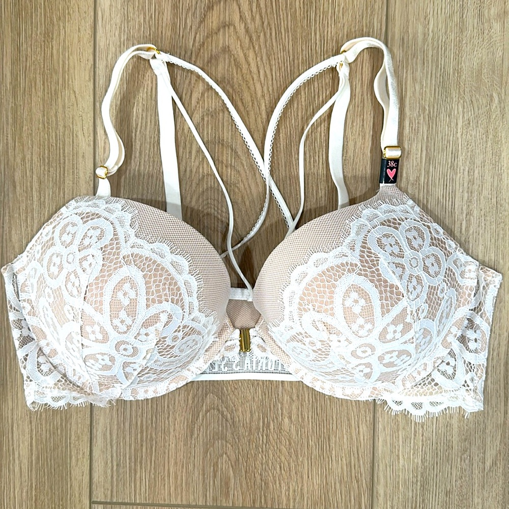 Victoria’s Secret Center clasp place push up bra. 38C New